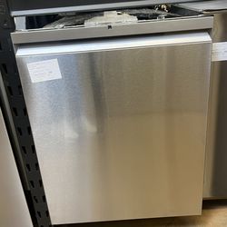 Samsung 24” Smart Dishwasher with StormWash+™ 42dBA with Smart Dry, standard built‑in / “under‑counter cabinetry