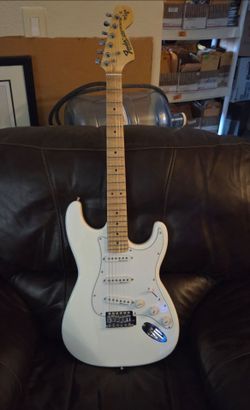 Fender Yngwie Malsteen Stratocaster Guitar Clone w/ Fender Case Scalloped neck