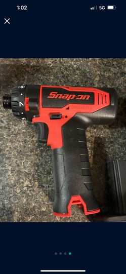 Snap on corless Screwdriver battery and charger brand new