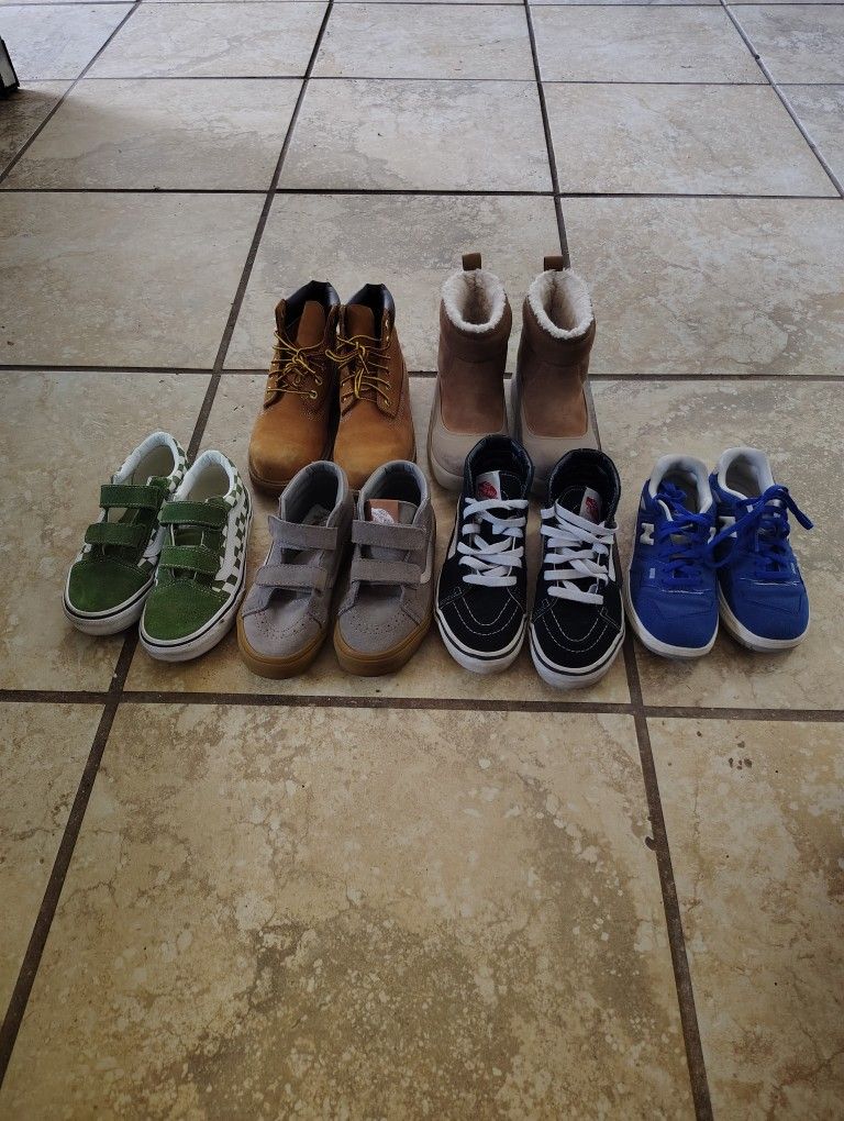6 Pairs Of Name brand Shoes $50