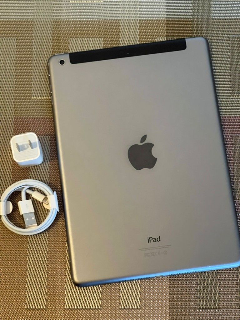 iPad Air 2 , iCloud Unlocked, Wi-Fi Internet Access , Excellent Condition Like New