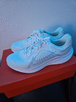 New Nike  Quest 5 size 10.5