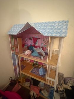 Kidkraft wooden doll house