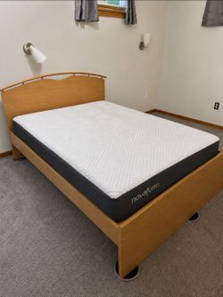 Very Nice Full Beechwood Platform Bed Frame with Novaform 8" Gel Memory Foam Mattress