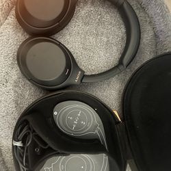 Sony XM4 headphones 