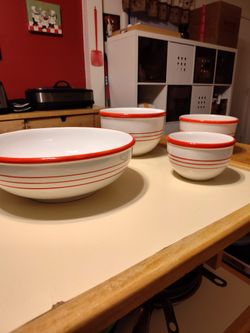 Crate & Barrel Bowl Set