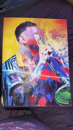 A 3D lenticular effect poster change