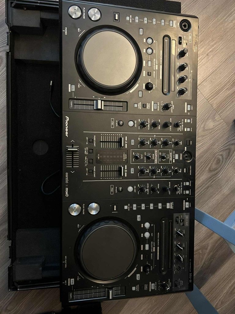 Pioneer Turn Table Microphone Etc.