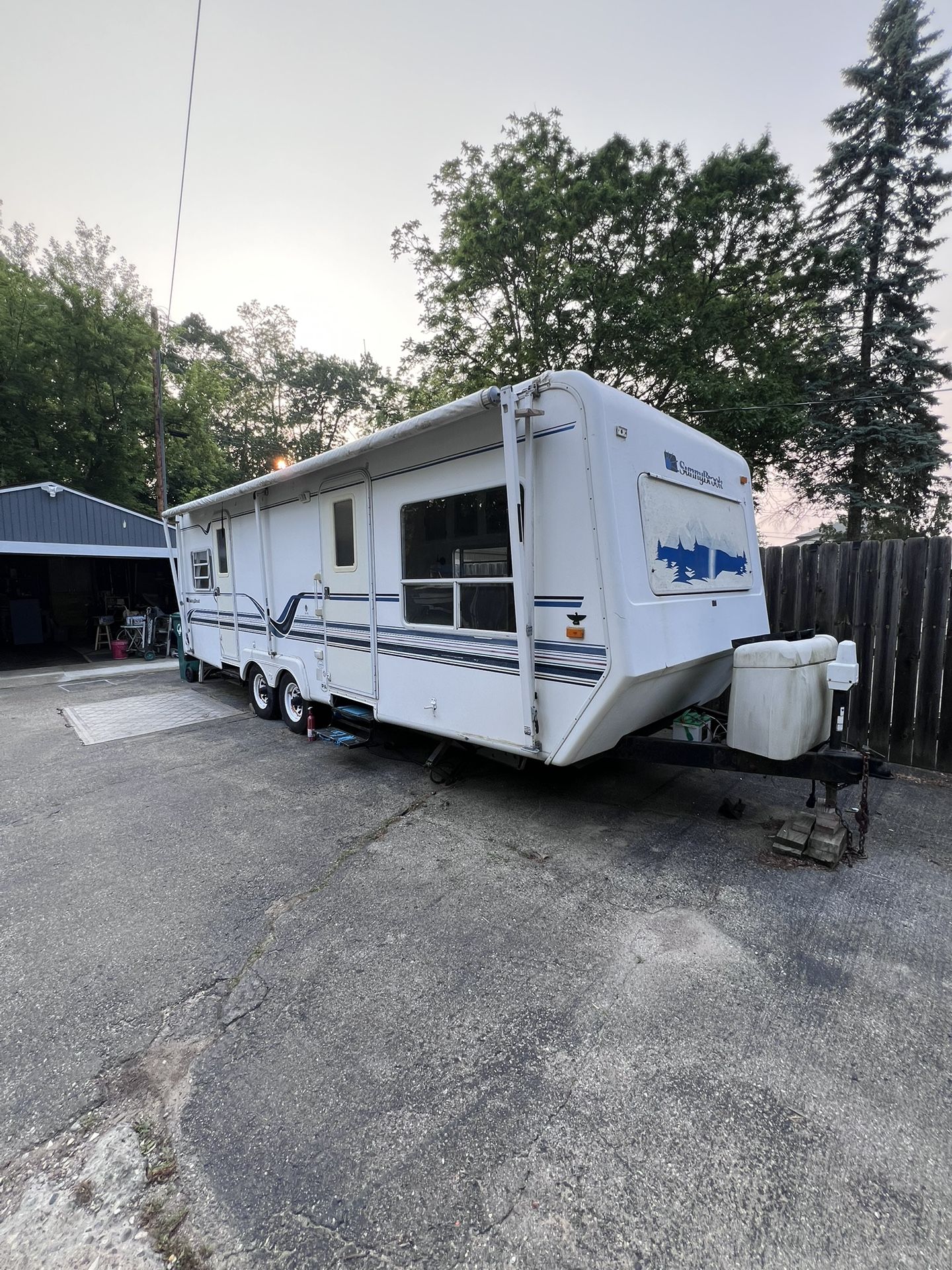 SUNNYBROOK RV CAMPER