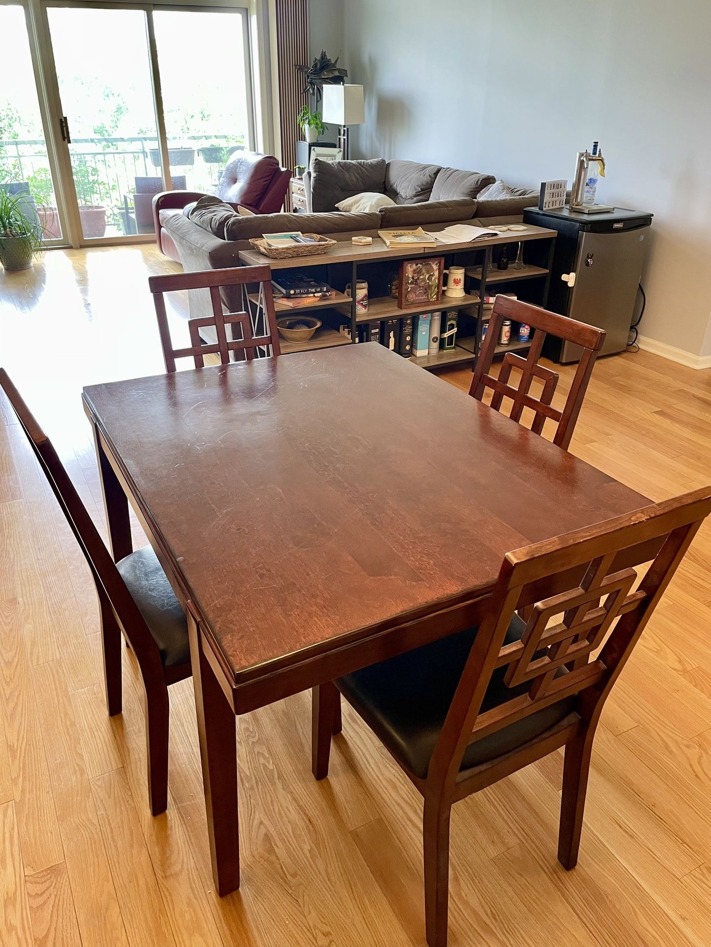 Dining Room Table and 4 Chairs