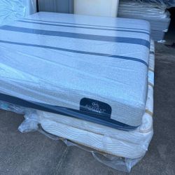 King Size Mattress And Box Spring 