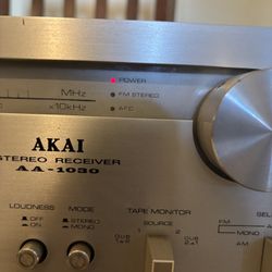 Vintage Akai AA 1030 Stereo Receiver 