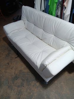 Leather white love seat Futton