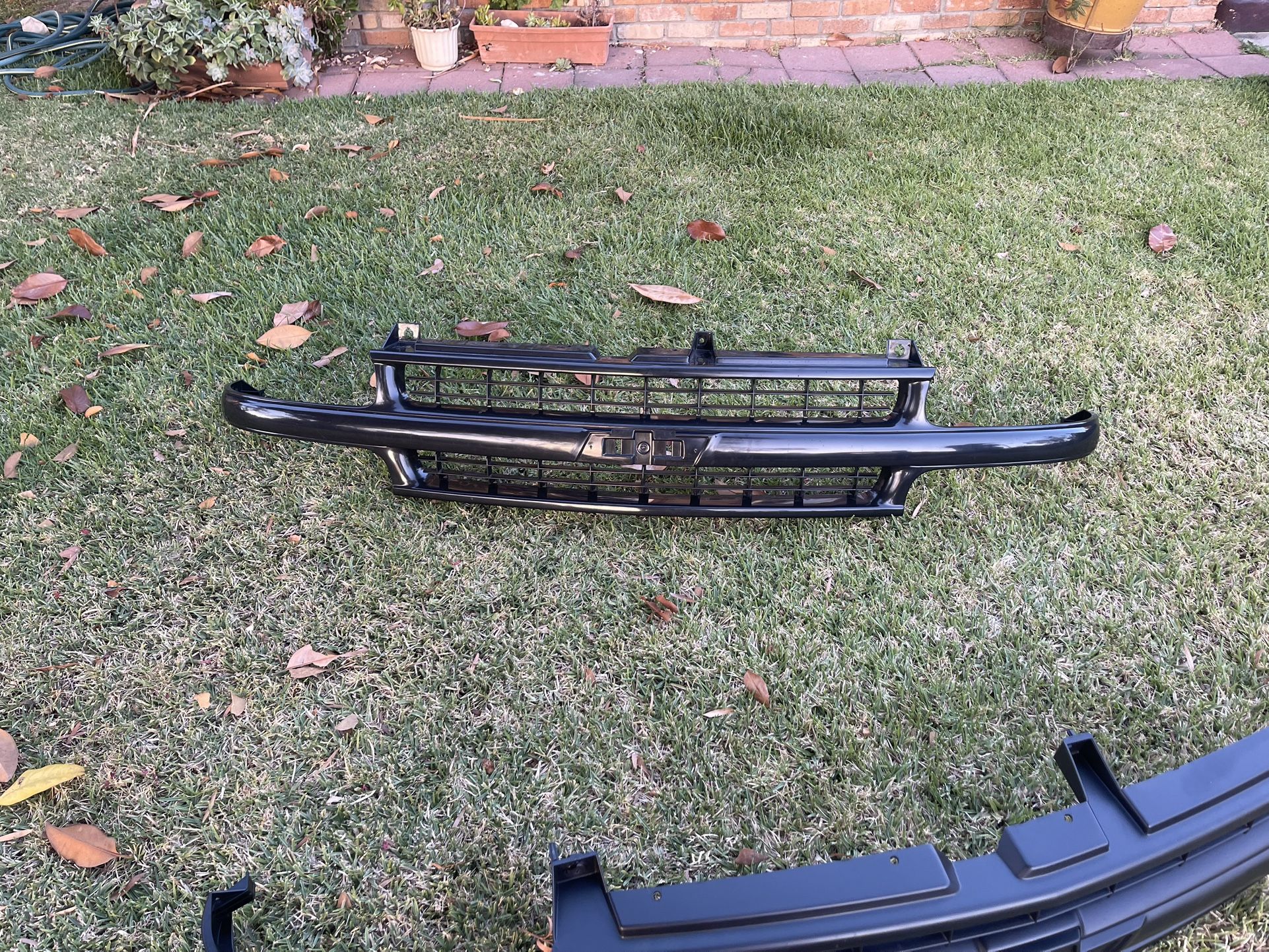 Grille Assembly Black For 1(contact info removed) Silverado 1500 / 2000-2006 Suburban / Tahoe!