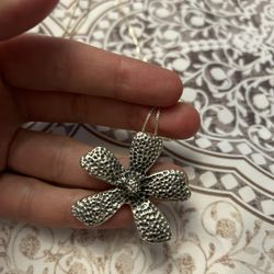 Extra long chain 925 stearing silver floral necklace used amazing !!