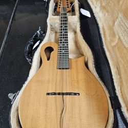 Tacoma Mandolin M1 With Case. ASK FOR RYAN. #00(contact info removed)