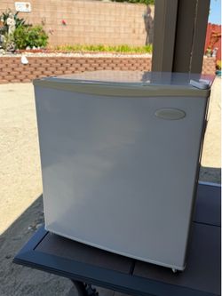Beautiful Mini Fridge DAEWOO