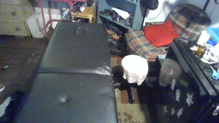 massage table