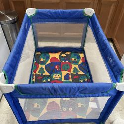  Foldable Play Yard Bassinet