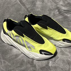 Yeezy 700 Laceless Phosphor