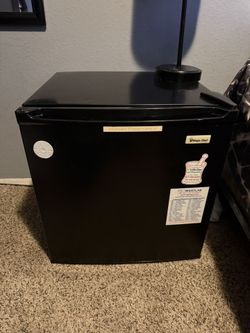 Magic Chef 1.7 Cu Ft Mini Fridge – Good Condition– $100 OBO