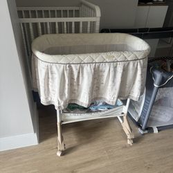 Delta Children Bassinet – Gently Used, Clean & Ready