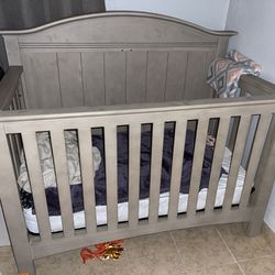 Baby Crib Convertible 