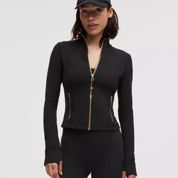 Lululemon Define Women's Jacket Black/Gold Zipper Size 6 ( M )