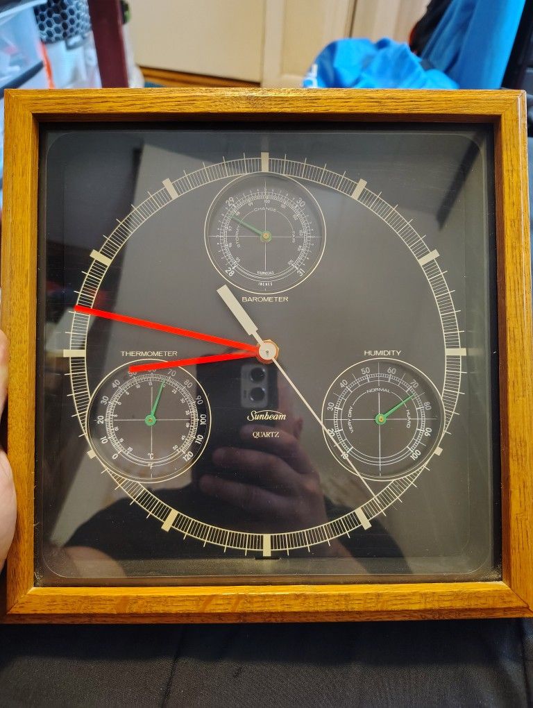 Beautiful working condition Vintage Sunbeam Wall Clock w Humidity, Barometer, Thermometer Quartz Woo