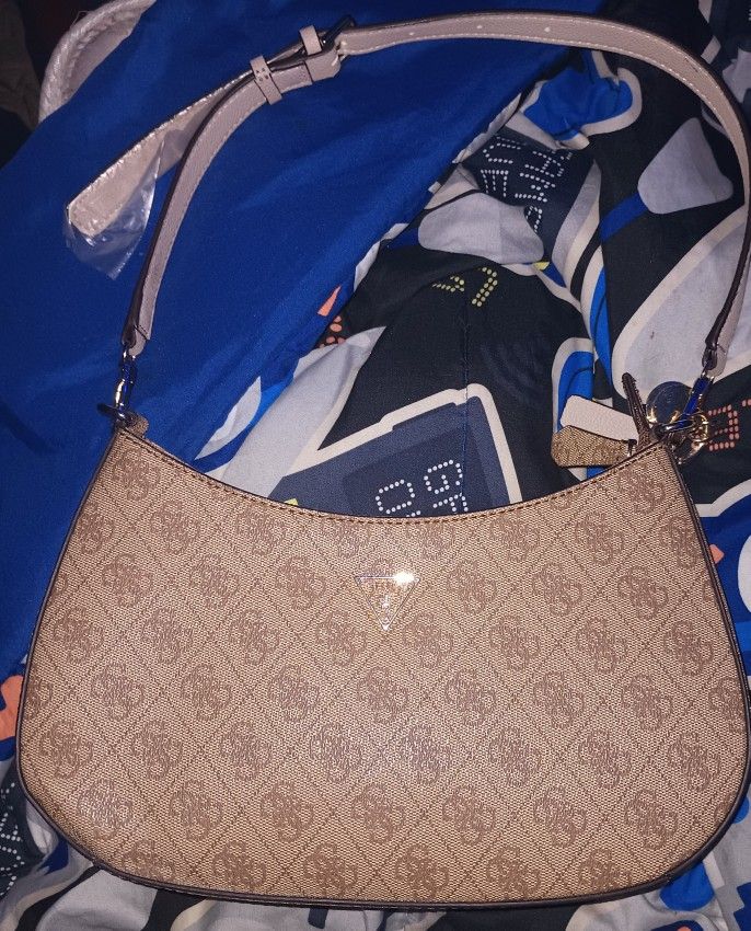 Guess Noelle Small Top-Zip Shoulder Bag