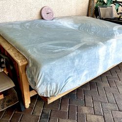 Futon/Day Bed