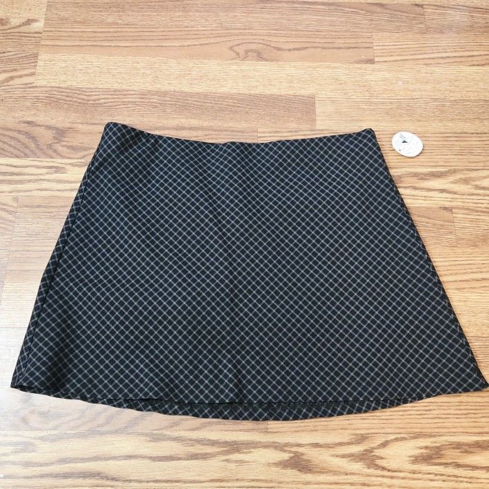 AEROPOSTALE Skirt with Built In Shorts
NWT Large