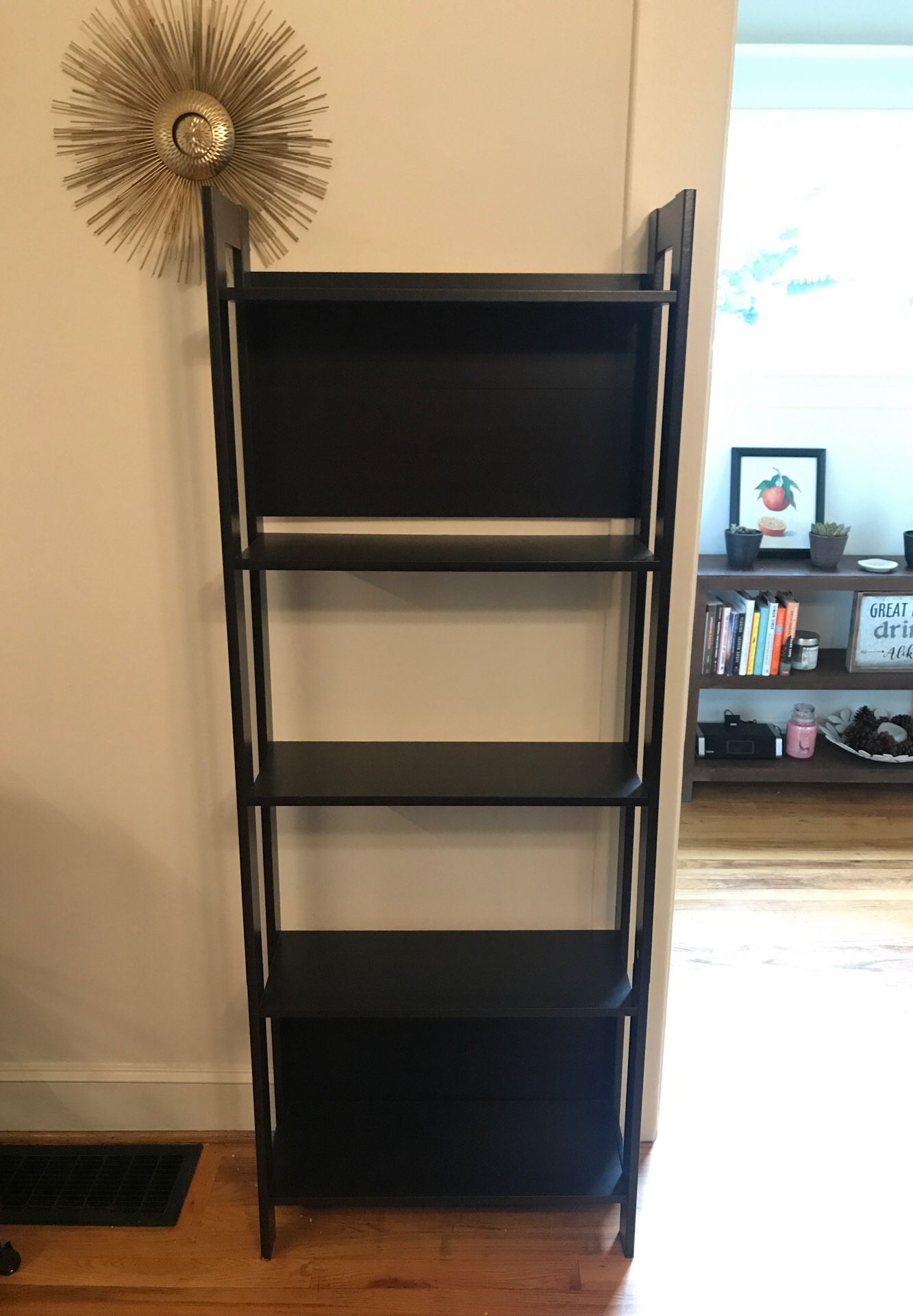 Small shelf set