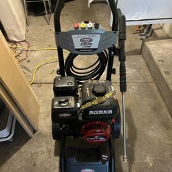 Gas Powered Pressure Washer. Simpson 3100 PSI