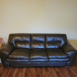 FULL SIZE BROWN LEATHER COUCH