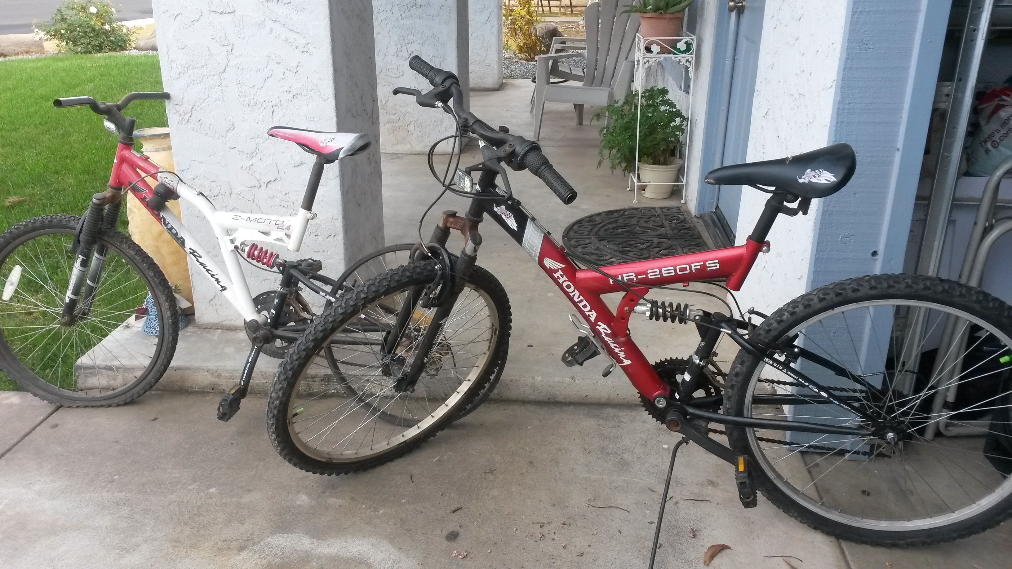 2 Honda Racing mountain bikes