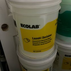 5 Gallon Bleach And 5 Gallon Fabric Softener 