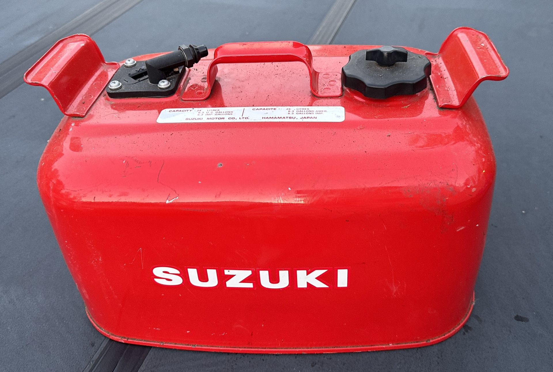 Older External Outboard Motor Fuel Gas Tanks Suzuki,  6 gallons