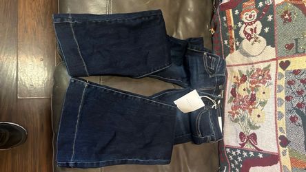 Jeans. Never worn . tags on