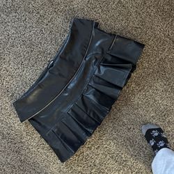 Fashion Nova Faux Leather Pleated Mini Skirt 🖤 
