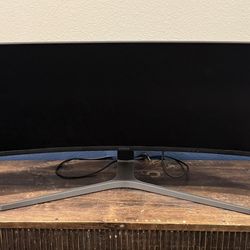 Samsung 49” QLED Curved Monitor Like new