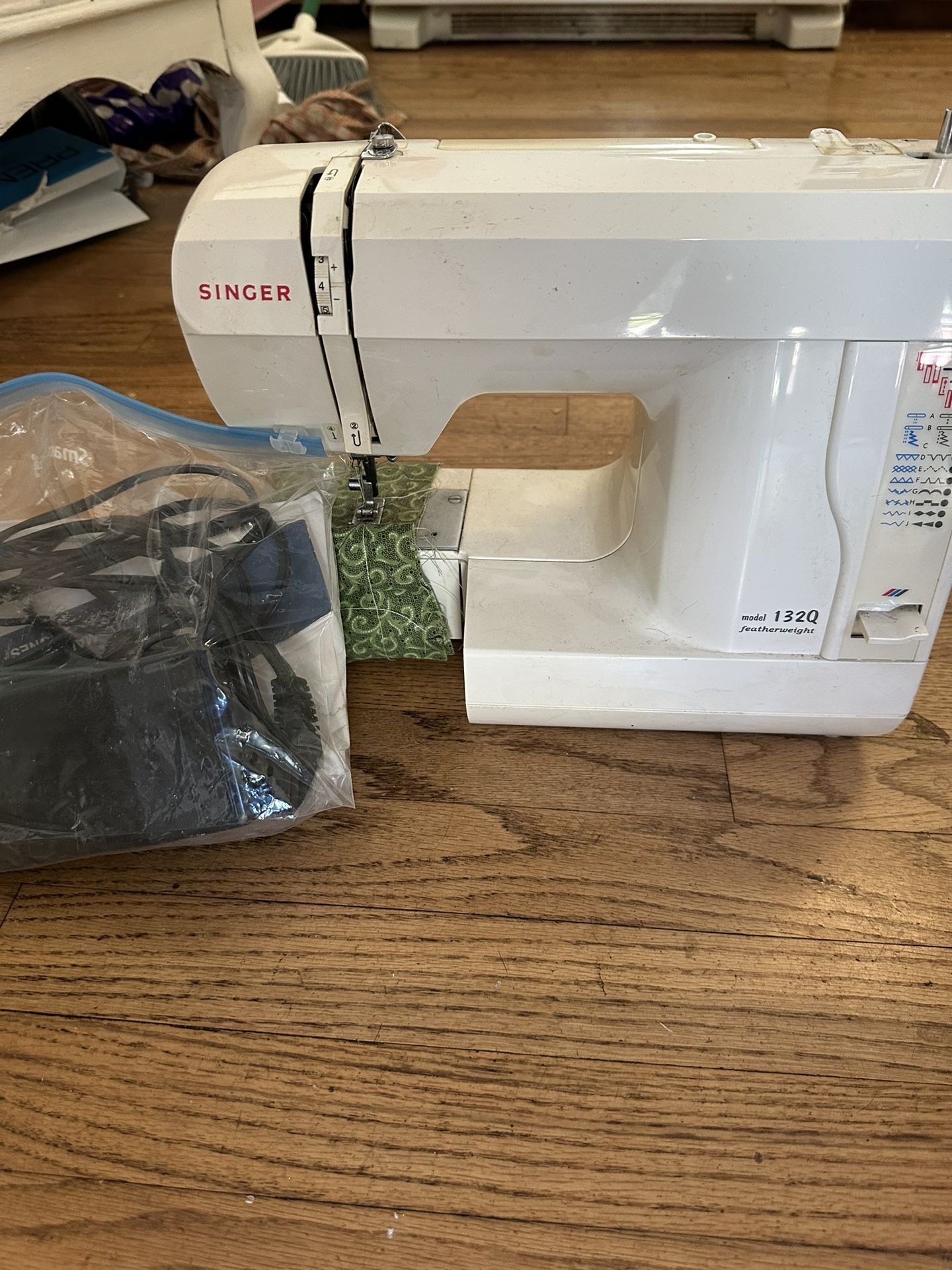 Singer Model 132q Featherweight Sewing Machine