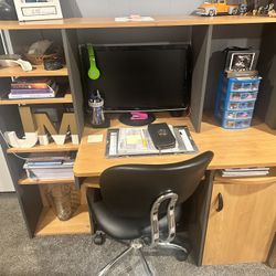 DESK WITH CHAIR 