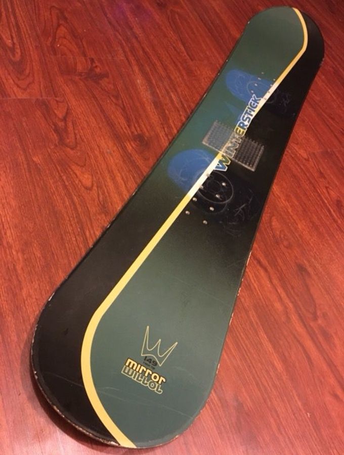 Winterstick 149cm Mirror Twin Tip Snowboard, 10.25” width at Bindings, 11.25” width at Flair. Moderate Use.