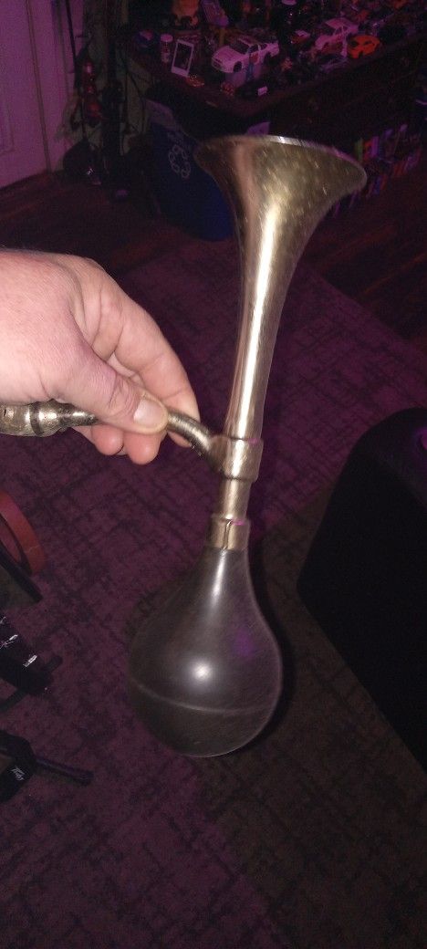 Rare Fullsize Antique Working Push Ball Air Horn