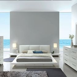 Brand New White Modern Style 5pc Queen Bedroom Set (Available In California & Eastern King Size)