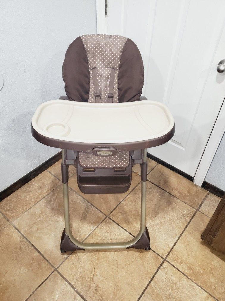 Graco 2-in-1 High Chair Highchair / Booster Seat.