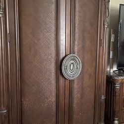 Good Condition, Brown Wood, 74 X 28 Inc Long; It Has A Big Space In The Insade And Good Looking From The Outside  