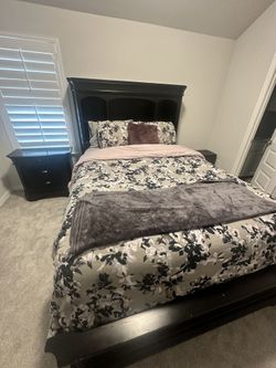 Like New Bed Set For Sale