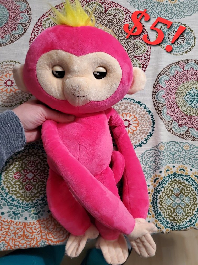 Fingerling HUGS plushie